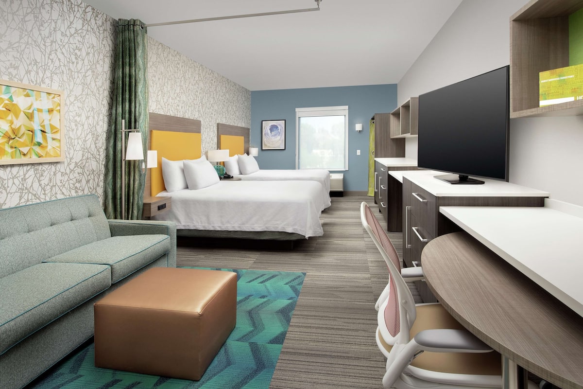 studio, 2 queen beds, non smoking | desk, iron/ironing board, free cots/infant beds, free wifi