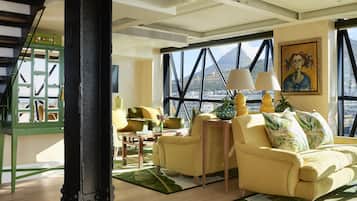 Family Duplex Suite | Living area