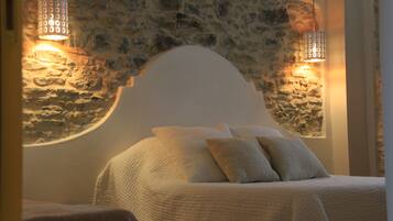 Apartment, Multiple Beds, Non Smoking | Individually decorated, individually furnished, iron/ironing board