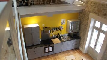 Apartment, Multiple Beds, Non Smoking | Private kitchen | Full-sized fridge, microwave, oven, stovetop