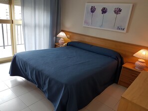 In-room safe, desk, iron/ironing board, cribs/infant beds - Hotel Neptuno (Oropesa del Mar)