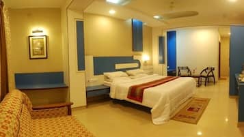 Royal Studio | Rollaway beds, free WiFi, bed sheets