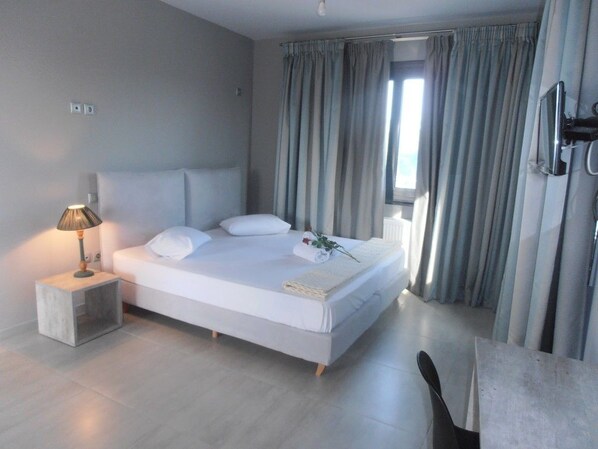 Iron/ironing board, free cribs/infant beds, rollaway beds, free WiFi - Villa Marelia (Kymi-Aliveri)