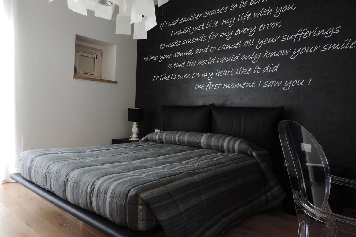 Tweepersoonskamer, 1 queensize bed | 1 slaapkamer, een bureau, babybedden, extra bedden