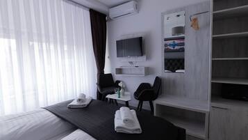 Standard-Doppelzimmer (5) | Wohnbereich | Fernseher