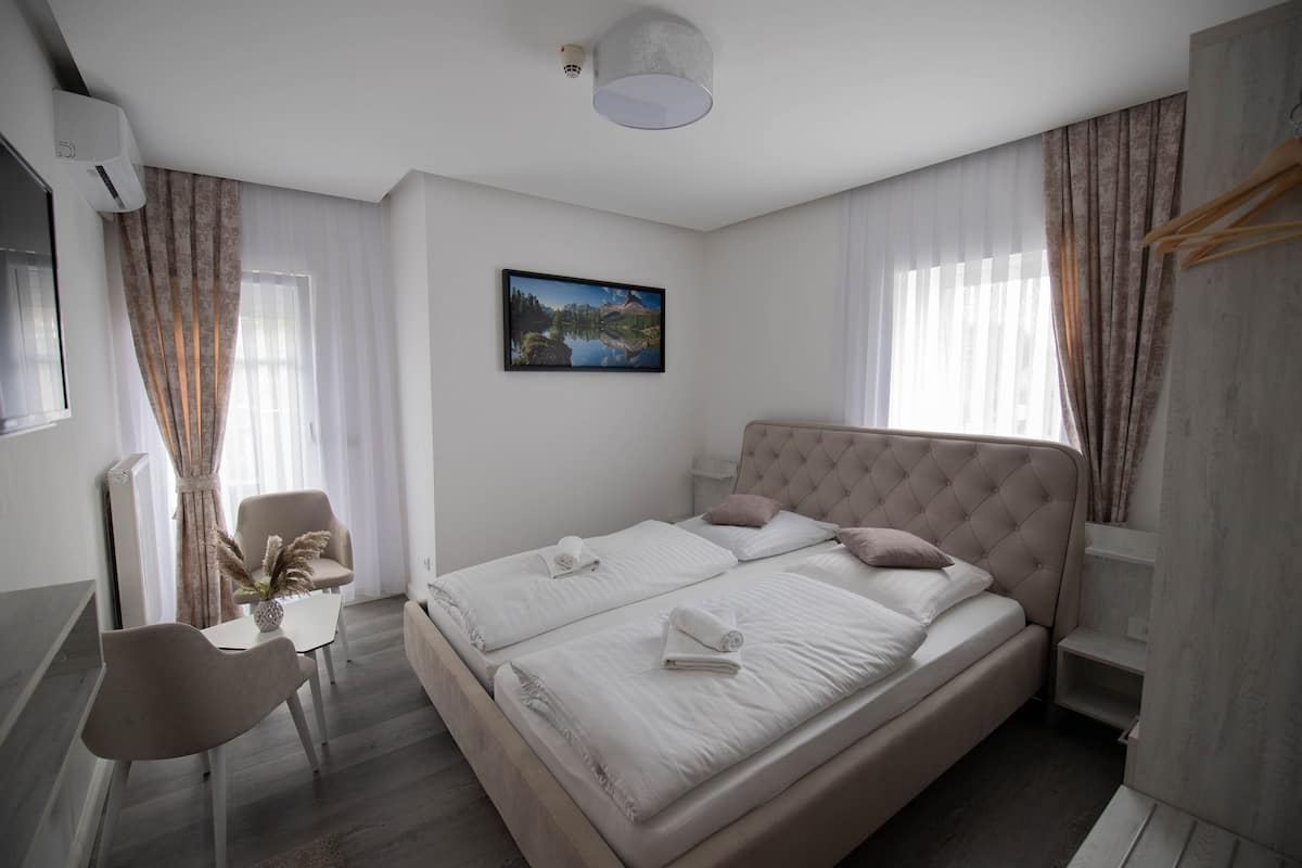 Family Room (2)