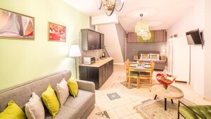Studio, 1 phòng ngủ | Khu phòng khách | TV plasma 