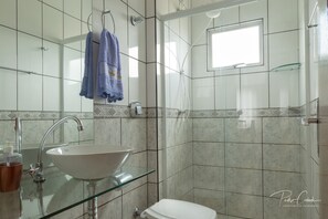 Family Apartment, Multiple Beds, Non Smoking, City View | Bathroom - Apto Para Descanso e Férias (Itapema)