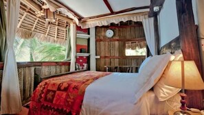 Rom, 1 dobbeltseng, ikke-røyk | Safe på rommet, skrivebord, wi-fi (inkludert) og sengetøy