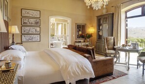Chambre luxueuse | Literie de qualité, minibar contenant certains articles gratuits