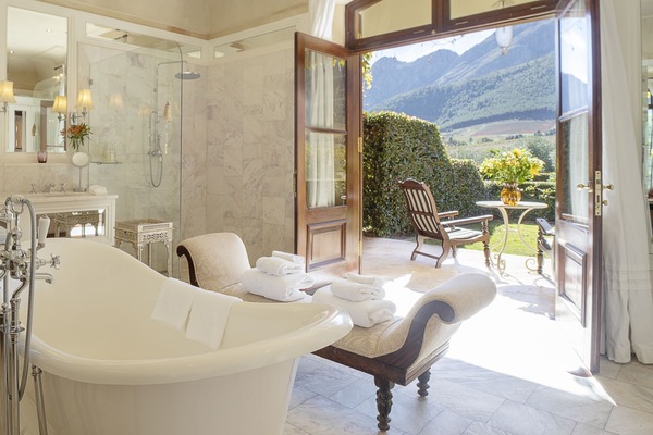 Superior Suite | Bathroom | Separate tub and shower, deep soaking tub, rainfall showerhead