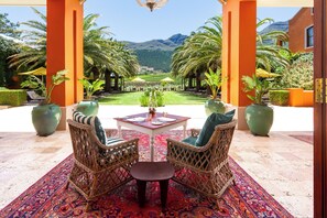 Outdoor dining - La Residence (Franschhoek)