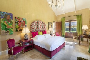 Ropa de cama de alta calidad y artículos del minibar gratis 