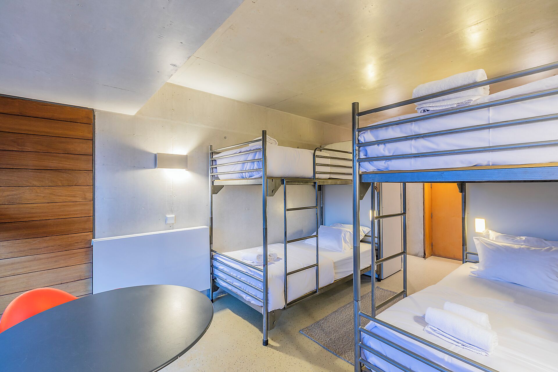 Fælles sovesal - kun mænd - fælles badeværelse (1 Bed in a 4-Bed Dorm) | Mørklægningsgardiner, gratis Wi-Fi, sengetøj