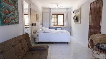 Apartamento luxo, 1 cama Queen, para não fumantes | Frigobar, cortinas blackout, ferros/tábuas de passar roupa