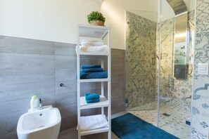 Suite, 2 Bedrooms | Bathroom | Shower, free toiletries, hair dryer, bidet - Sicily's View (Mascalucia)