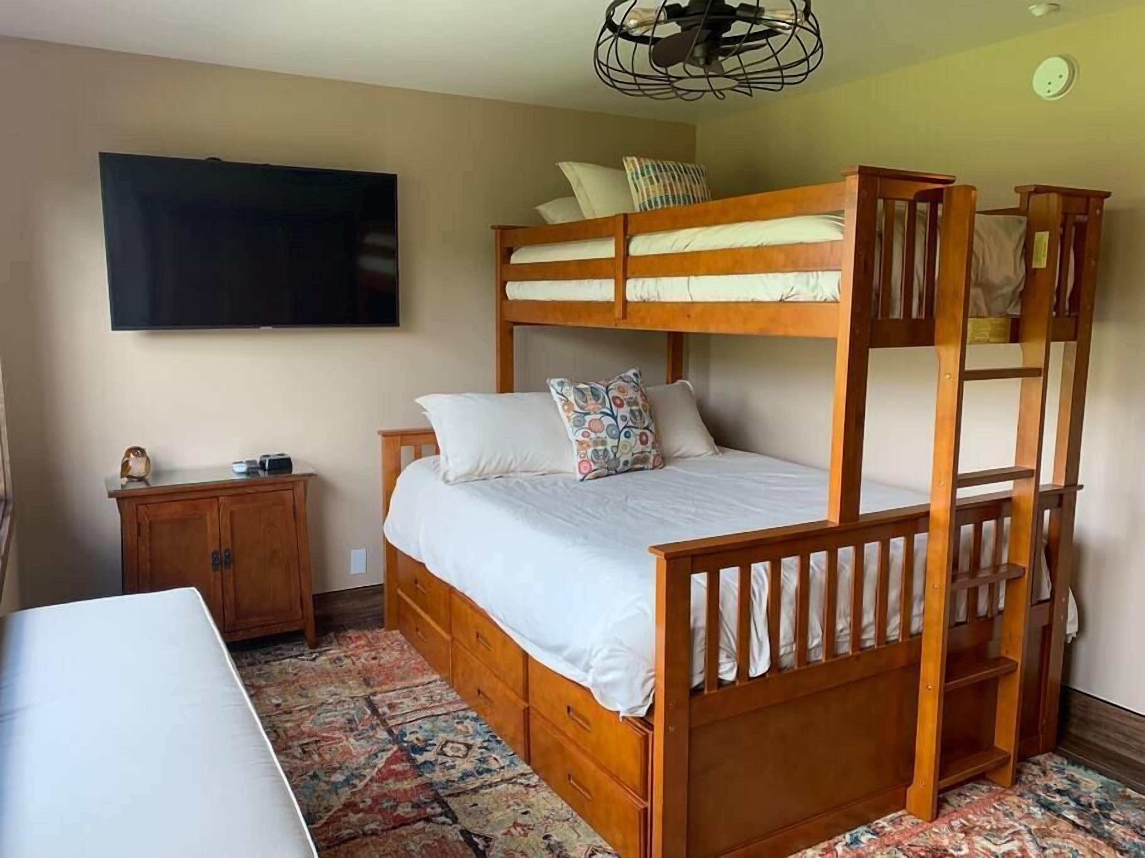 Tamarron 239 at Glacier Club-Beautiful View & Pool