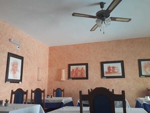 Desayuno bufé gratuito y diario