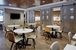 Free daily continental breakfast - Residence Inn by Marriott Cleveland University Circle/Medical Center (Cleveland)