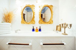 Suite (Alcoba del Mosén) | Bathroom