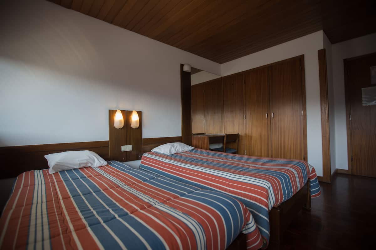 Wifi gratis y ropa de cama
