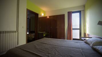 Double Room, Private Bathroom | Free WiFi, bed sheets