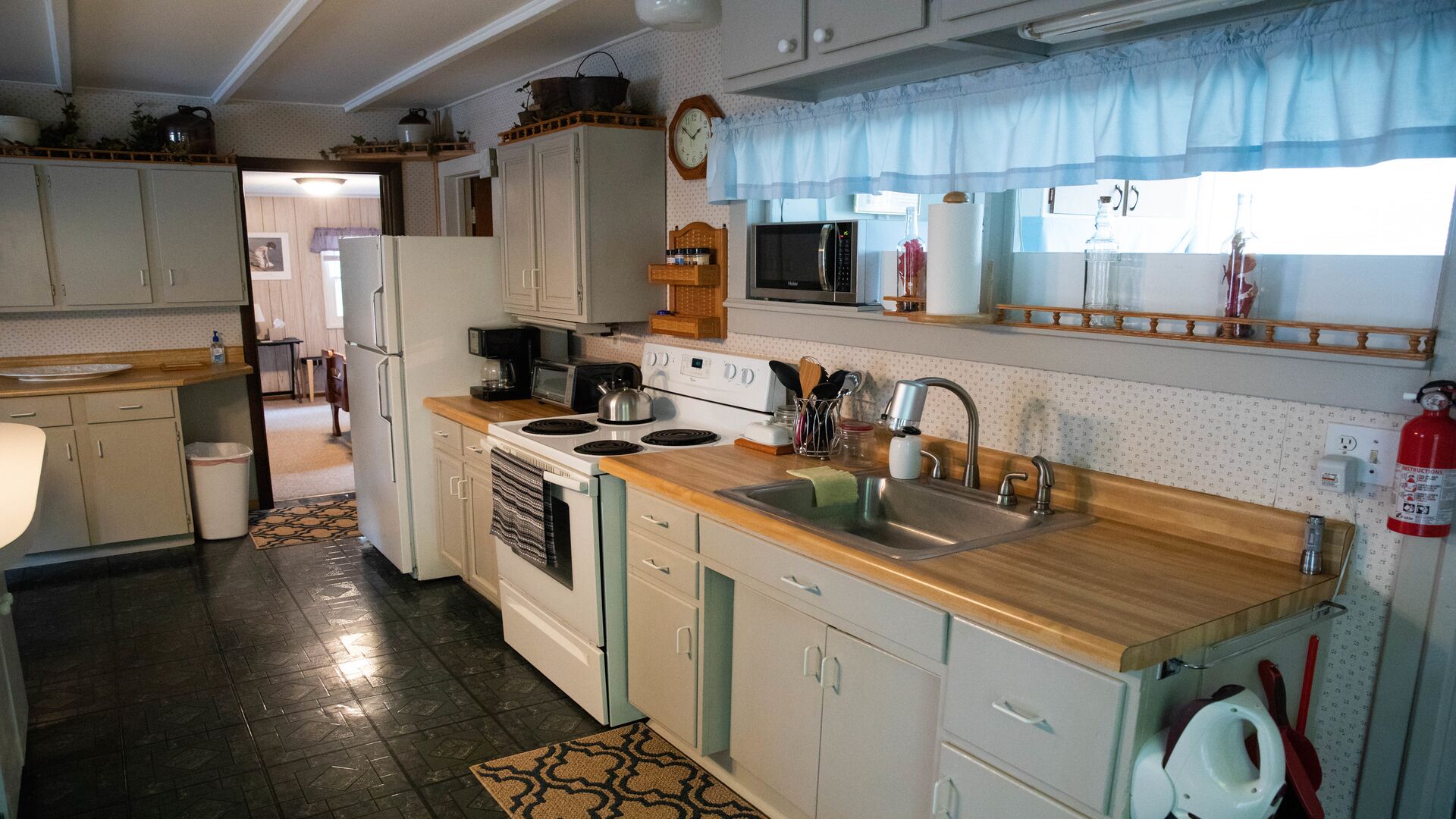 Stonington Estate Carriage Room