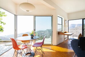 Dining - Malibu Modern Pool House (Malibu)