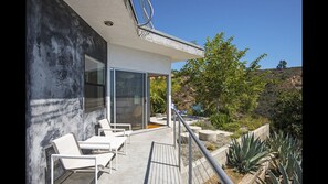 Terrace/patio - Malibu Modern Pool House (Malibu)