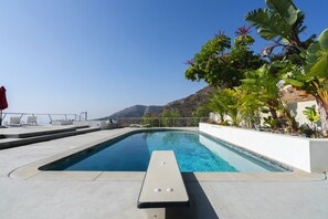 Outdoor pool - Malibu Modern Pool House (Malibu)