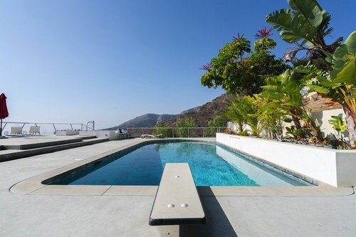 Malibu Modernes Poolhaus
