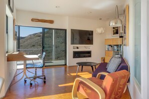 Smart TV, fireplace, DVD player, books - Malibu Modern Pool House (Malibu)