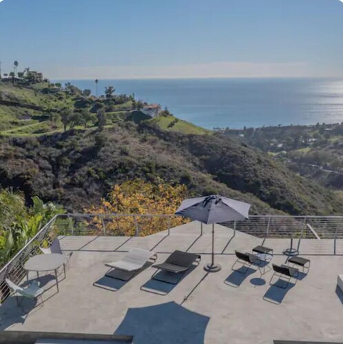 Malibu Modern Pool House