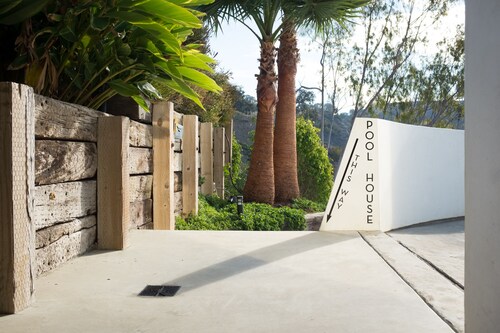 Malibun moderni uima-talo