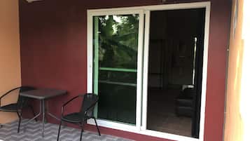 Quarto, 1 cama Queen, para não fumantes | Sacada