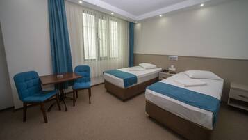 Quarto casal ou duplo standard, vista para a cidade | Roupas de cama premium, edredons de pluma, cofres nos quartos