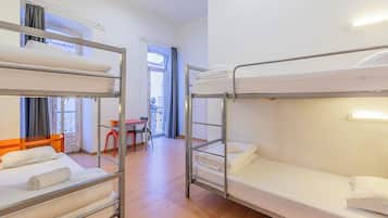 Bed in Shared Woman Only Dormitory ( 4 pax) | Ferro/asse da stiro, Wi-Fi gratuito, lenzuola