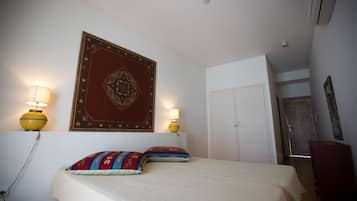 Twin Room, Private Bathroom | Iron/ironing board, free WiFi, bed sheets