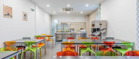 Café da manhã continental grátis todos os dias