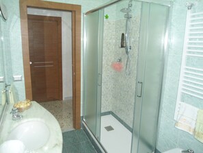 Apartment, 1 Bedroom | Bathroom shower