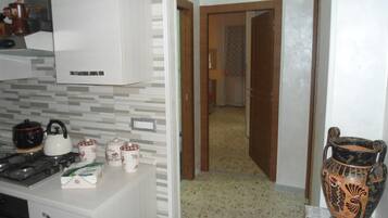 Apartment, 1 Schlafzimmer | Eigene Kochnische | Großer Kühlschrank, Mikrowelle, Ofen, Herdplatte