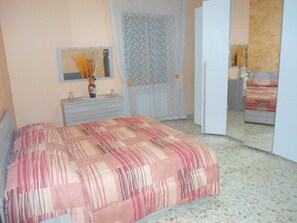 Departamento, 1 habitación | 2 habitaciones, ropa de cama de alta calidad y escritorio 