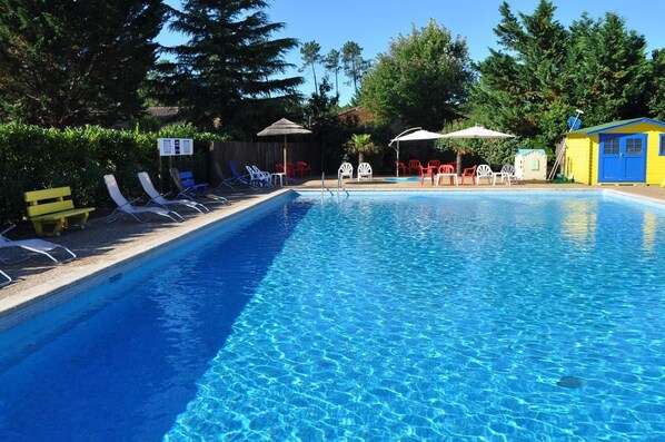Outdoor pool, pool umbrellas