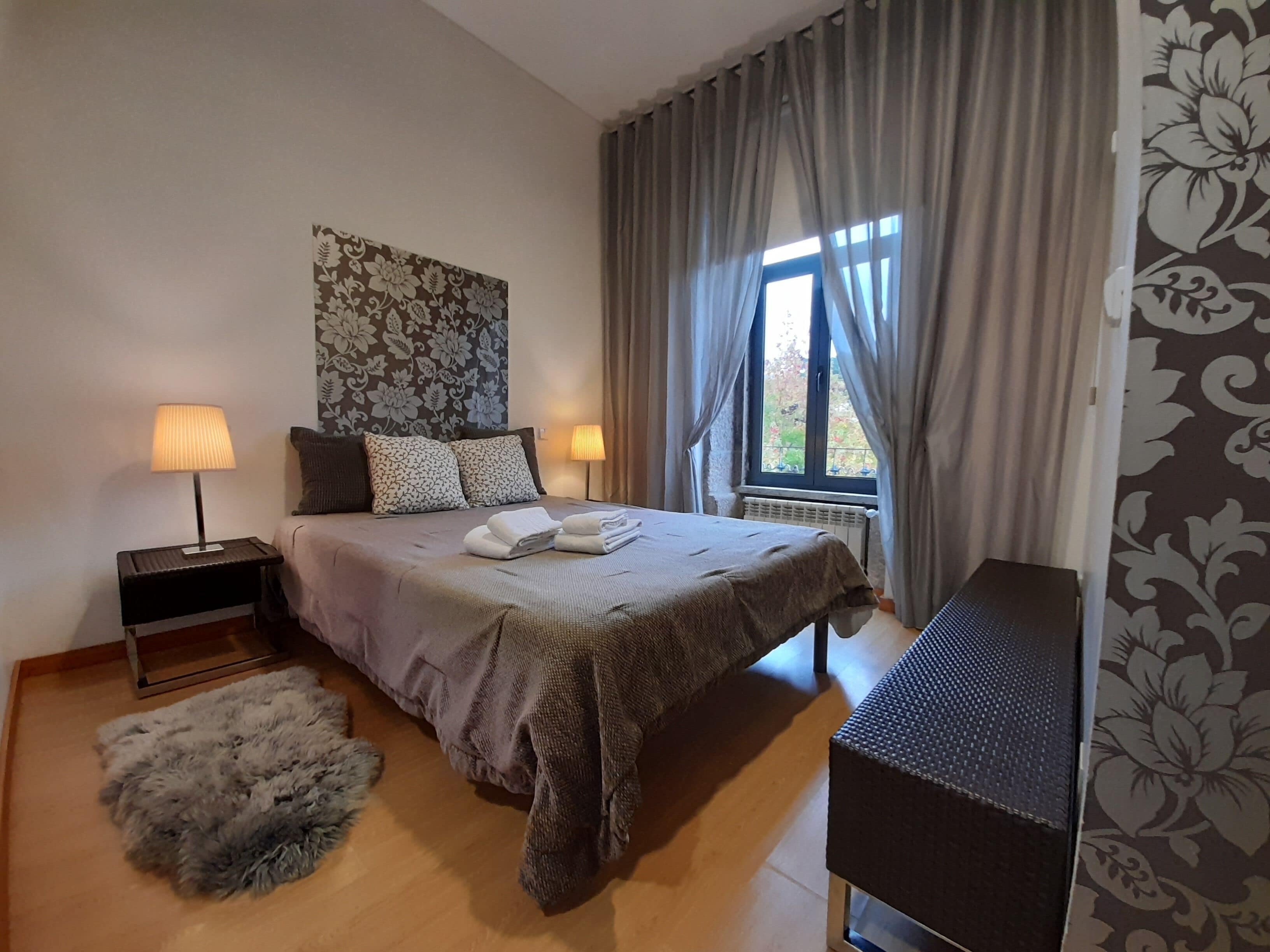 Habitación doble, baño privado | 20 dormitorios, cortinas opacas, wifi gratis y ropa de cama