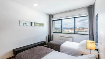 Zweibettzimmer, Flussblick | 20 Schlafzimmer, Verdunkelungsvorhänge, kostenloses WLAN, Bettwäsche