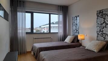 20 habitaciones, cortinas blackout, wifi gratis y ropa de cama