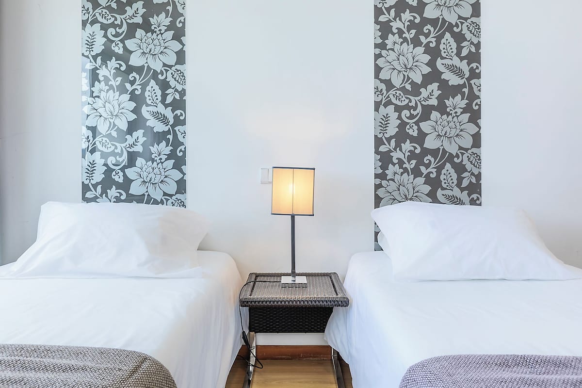 20 bedrooms, blackout drapes, free WiFi, bed sheets