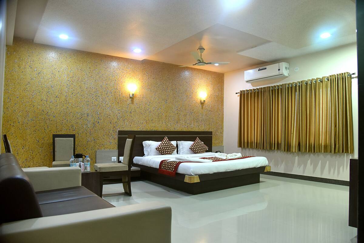 Phòng Royal, 1 giường cỡ queen, phù hợp cho người khuyết tật, quang cảnh thành phố | Két bảo mật tại phòng, nôi/giường cho trẻ sơ sinh (phụ phí)