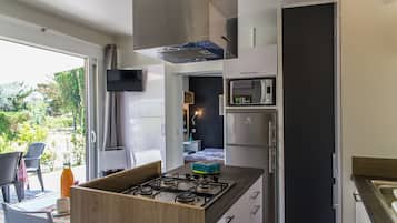 Bungalow, 2 phòng ngủ (Taos 5 people) | Bếp riêng | Tủ lạnh, lò vi sóng, bếp nấu, ấm điện