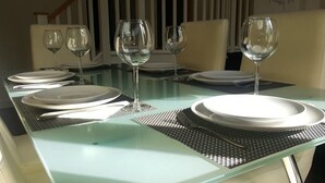 Apartment | In-room dining - Mary Price Close (Oxford)